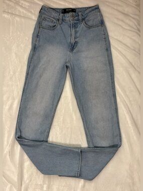 Womens Light-wash Ultra High-Rise Mom Straight Leg Jeans